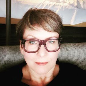 Meet your Posher, Elizabeth